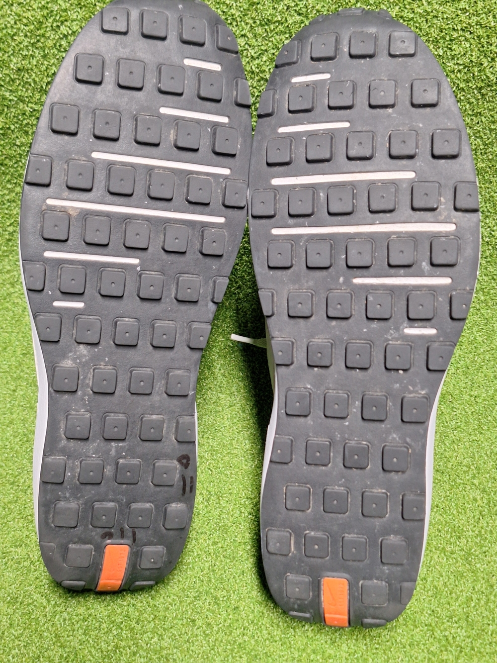 Nike Men’s Grey/White Low-Top Running Shoes - Picture 8 of 8